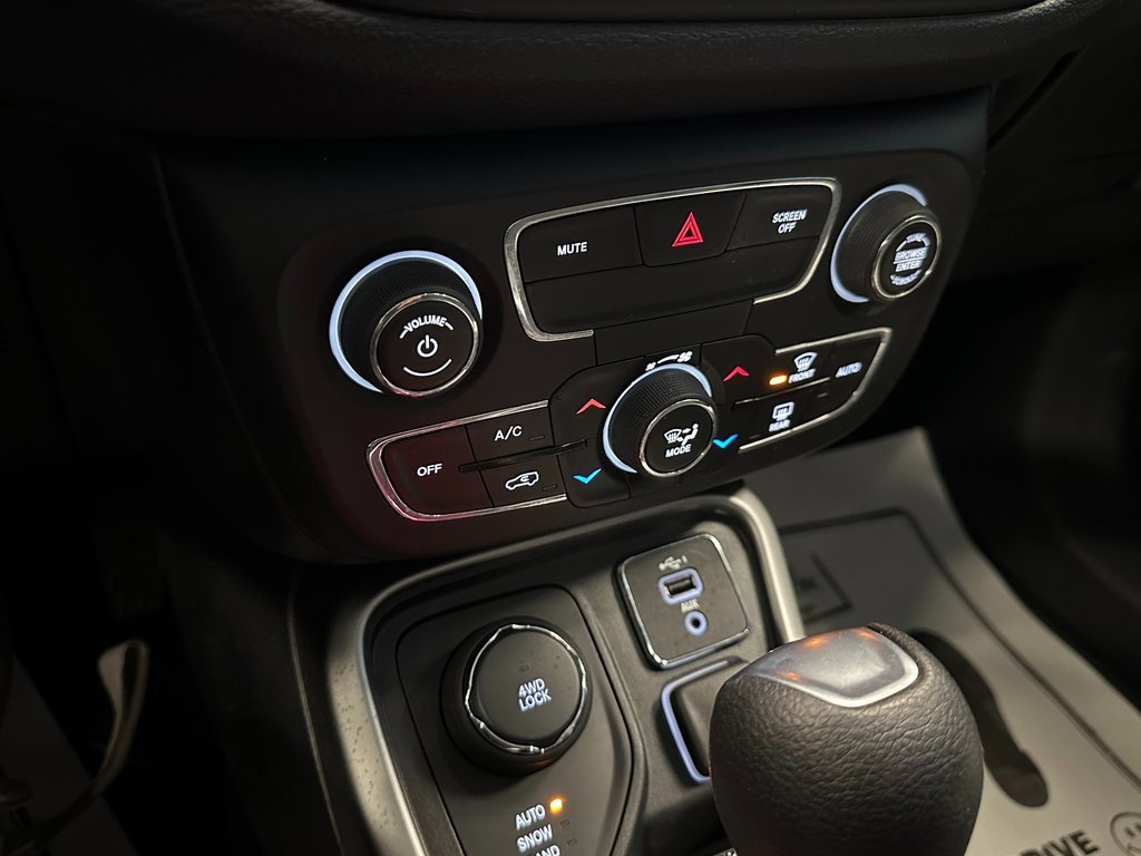 Used 2020 Jeep Compass Sport w/ Cold Weather Group image 14