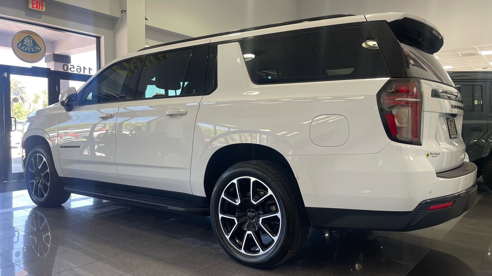 Used 2024 Chevrolet Suburban RST w/ Luxury Package image 3