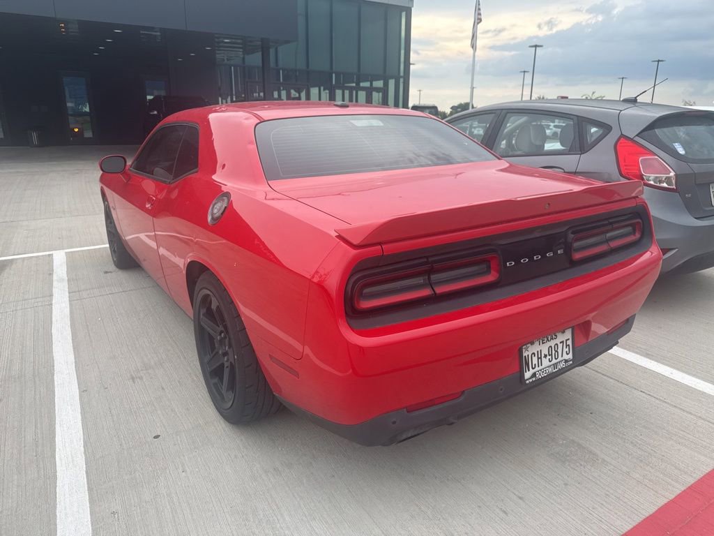 Used 2019 Dodge Challenger R/T RWD image 2