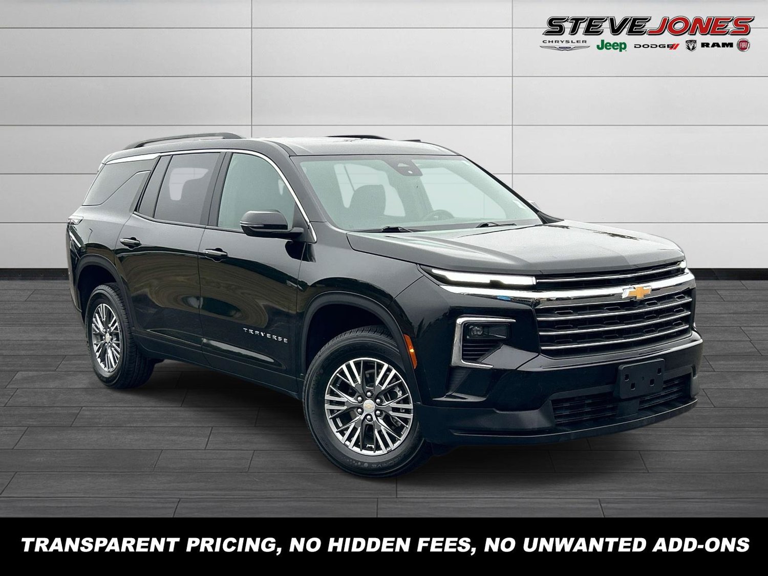Used 2025 Chevrolet Traverse LT FWD image 1