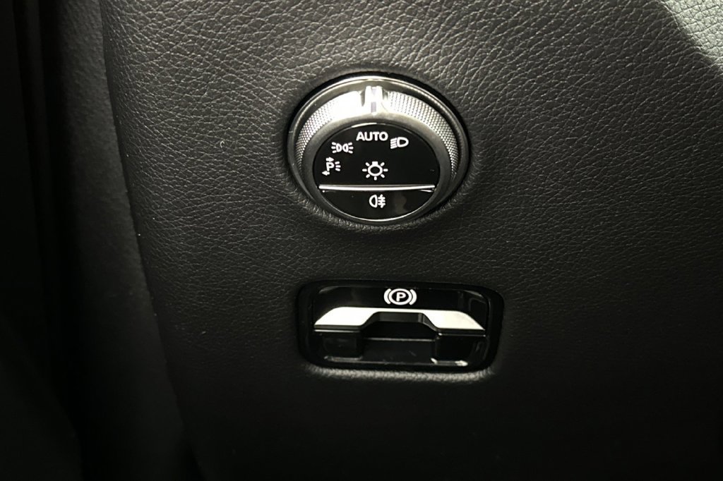 Certified 2026 Mercedes-Benz GLC 300 image 31