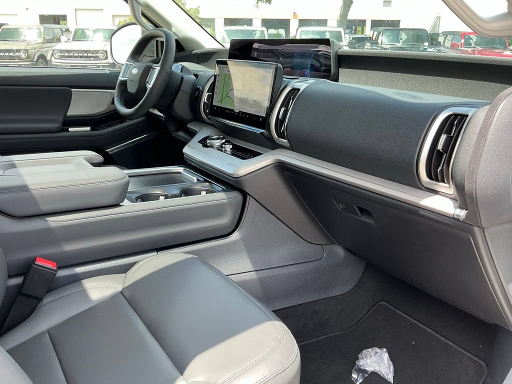 New 2026 Ford Expedition Active RWD image 18