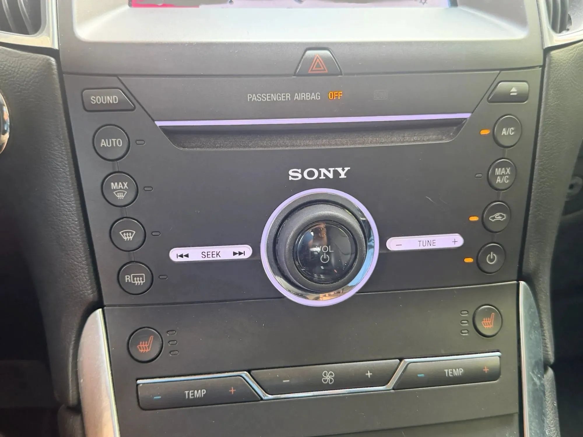 Used 2016 Ford Edge Titanium FWD image 16