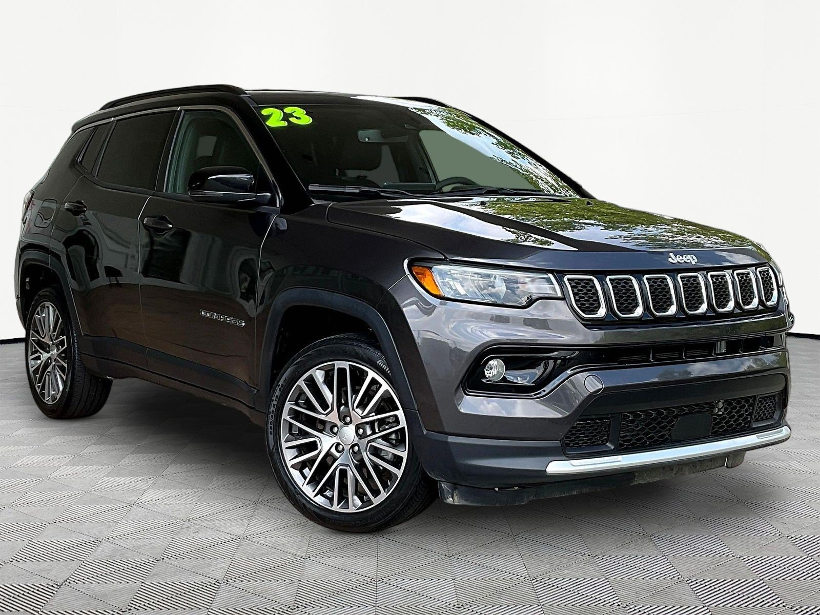 Used 2023 Jeep Compass Limited w/ Elite Group AWD/4WD image 3
