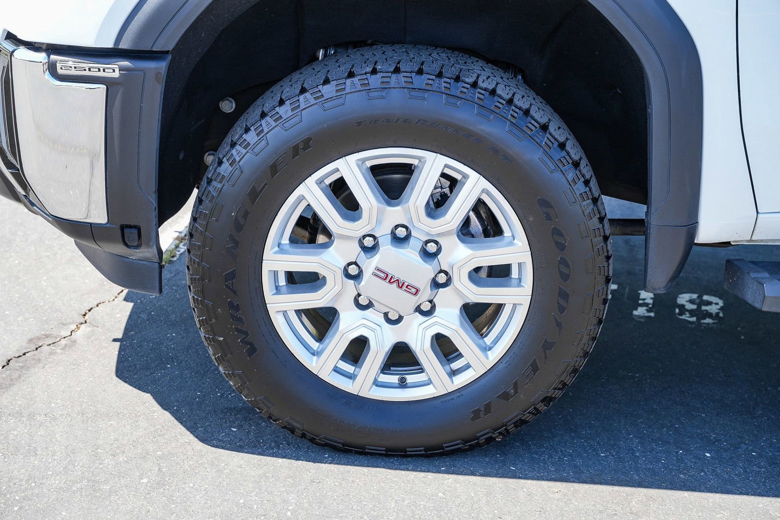 Used 2024 GMC Sierra 2500 SLT AWD/4WD image 9