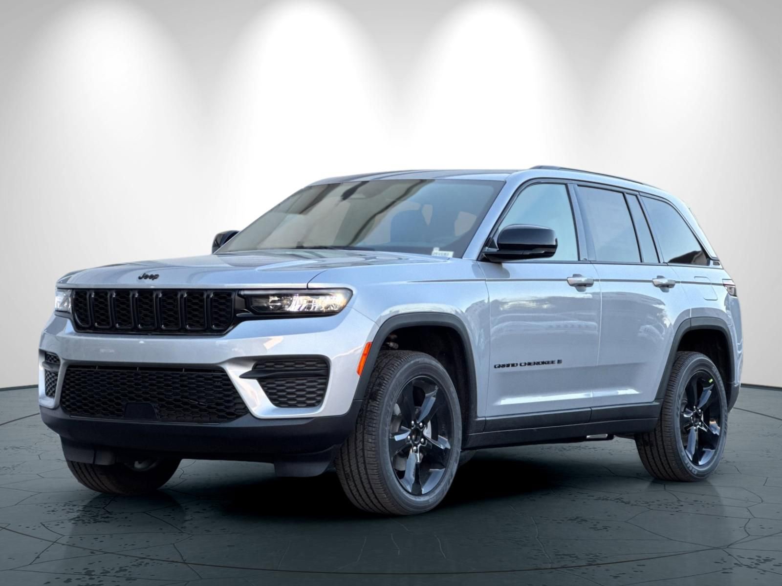 New 2025 Jeep Grand Cherokee Altitude w/ Trailer Tow Package image 8