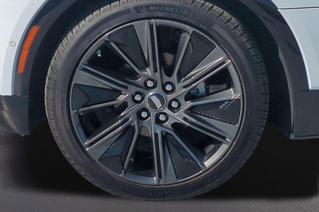 Certified 2026 Cadillac Lyriq Signature Sport AWD/4WD image 9