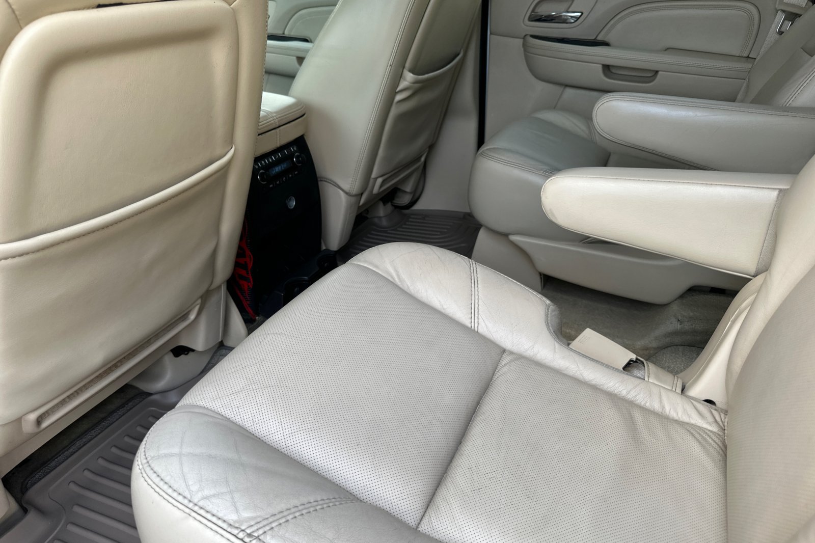 Used 2007 Cadillac Escalade AWD w/ Information Package image 14