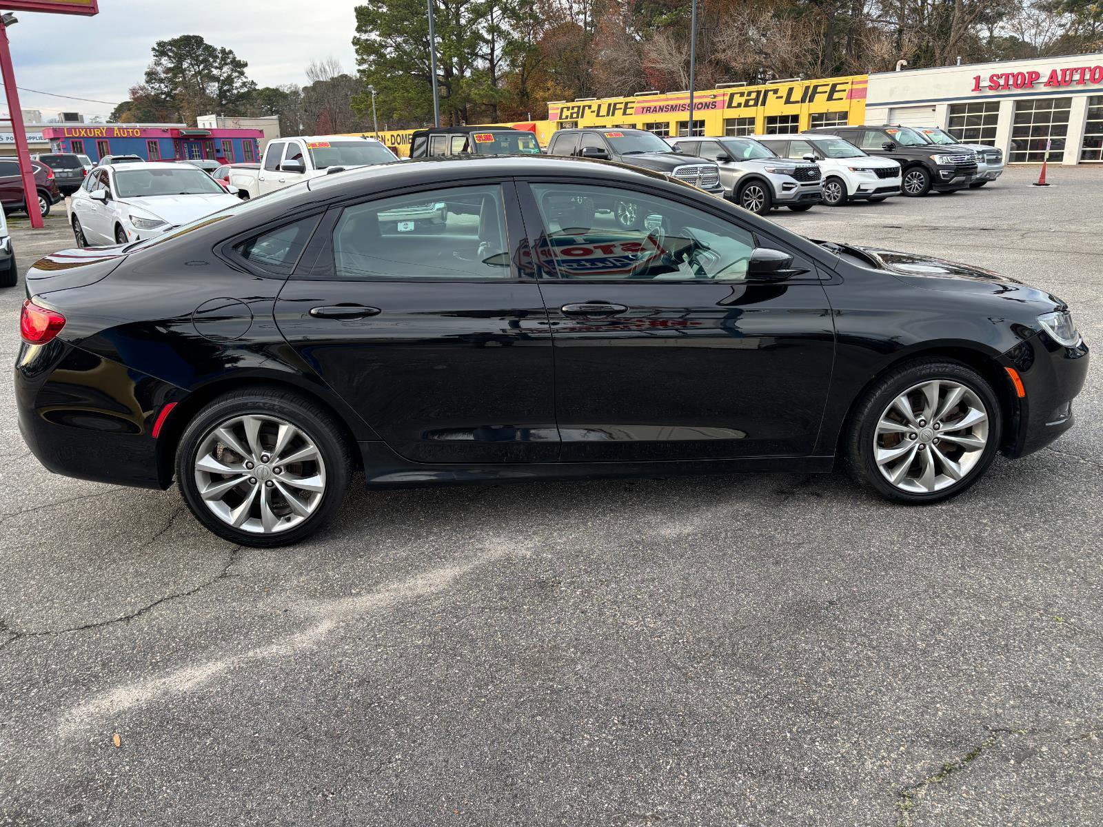 Used 2015 Chrysler 200 S w/ Comfort Group image 7