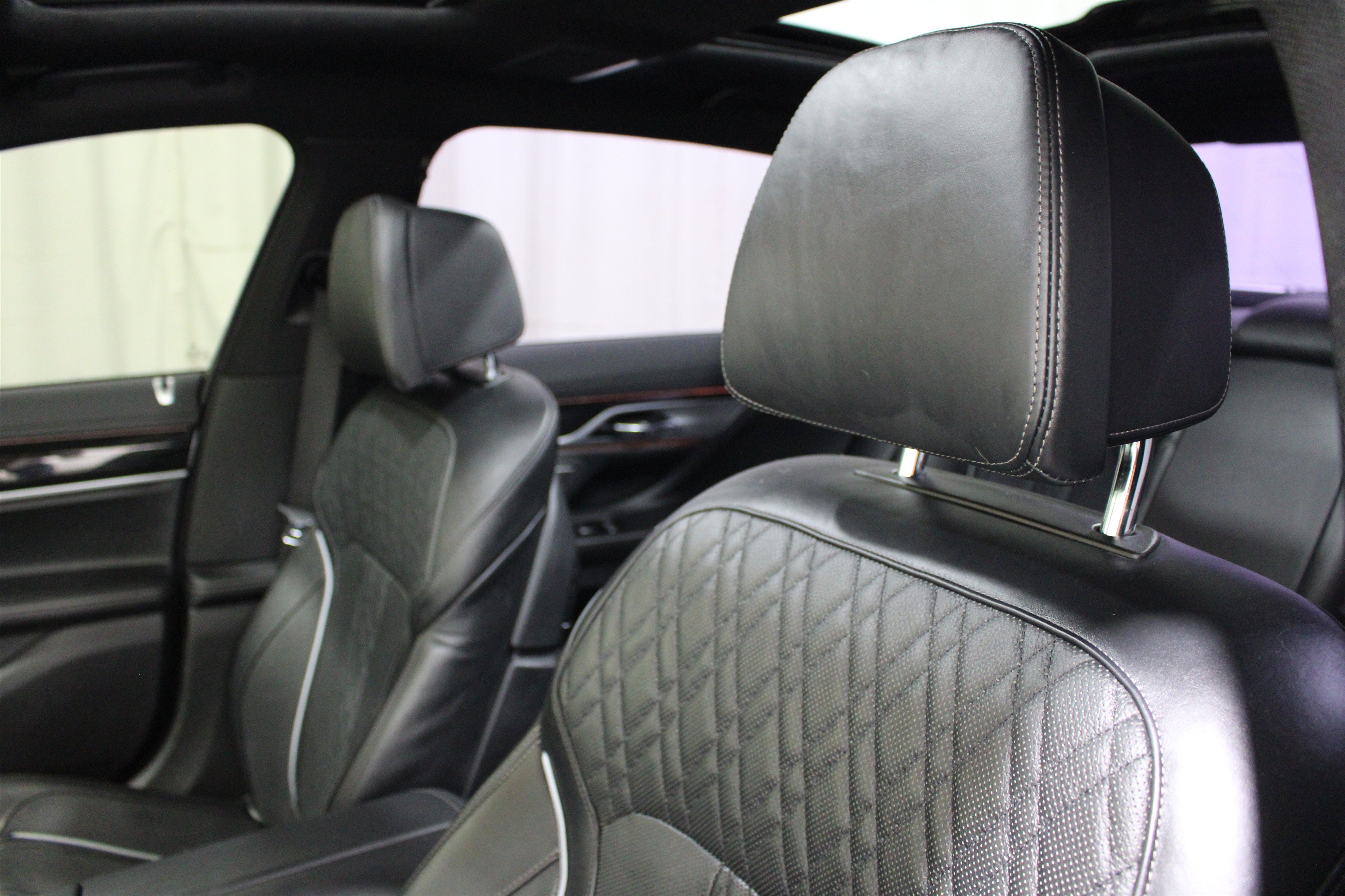Used 2019 BMW 750i xDrive w/ M Sport Package AWD/4WD image 4