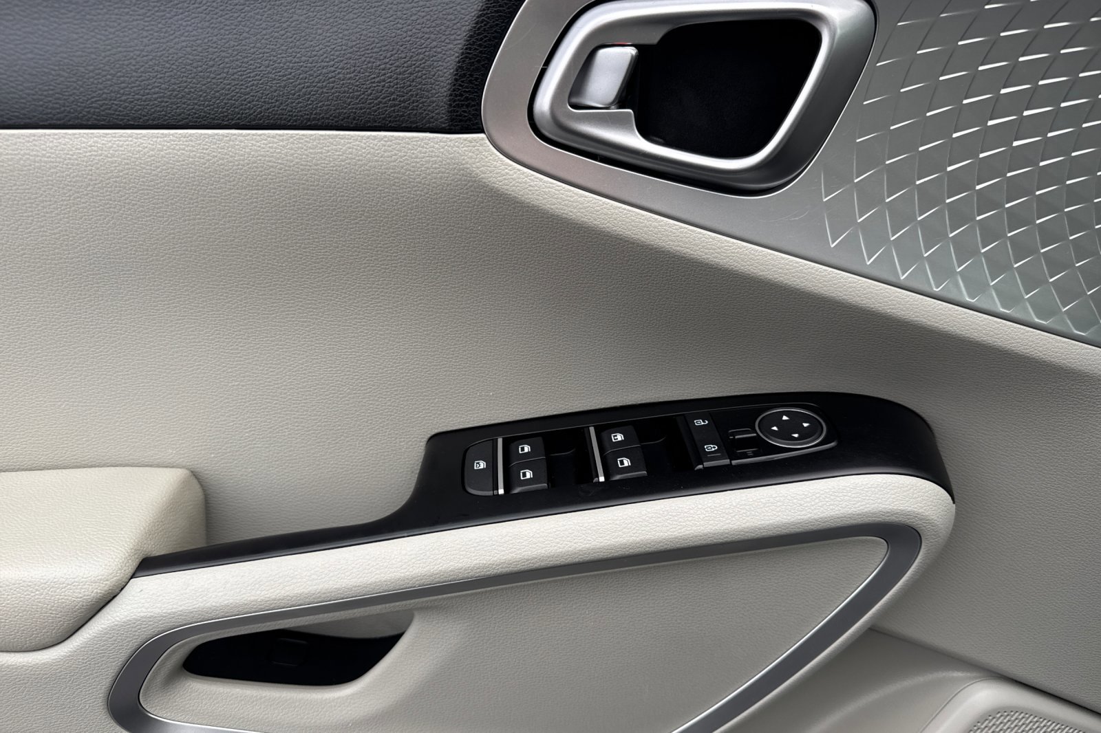 Used 2023 Kia Soul LX w/ LX Technology Package image 11