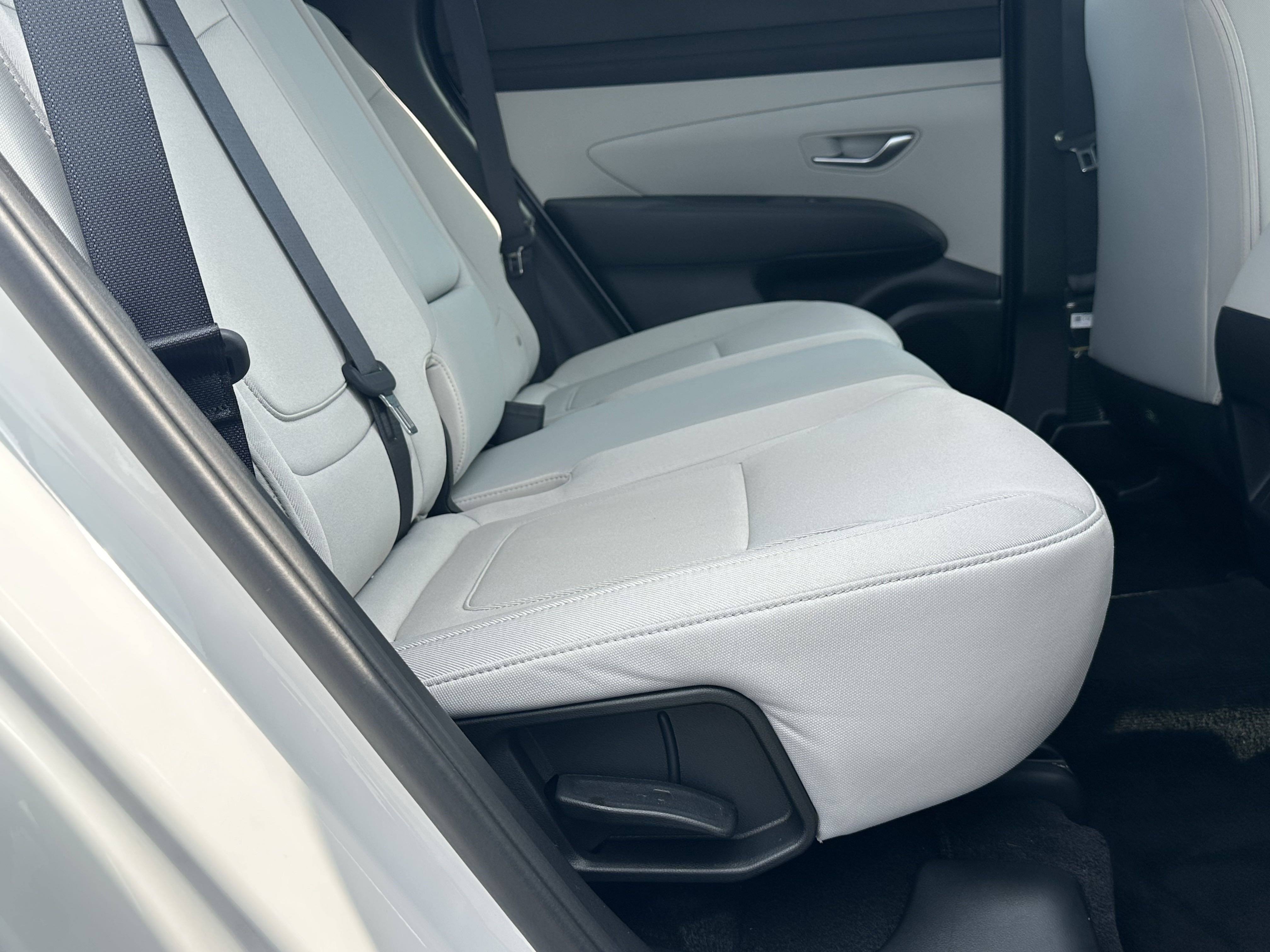 Used 2025 Hyundai Tucson SE image 17