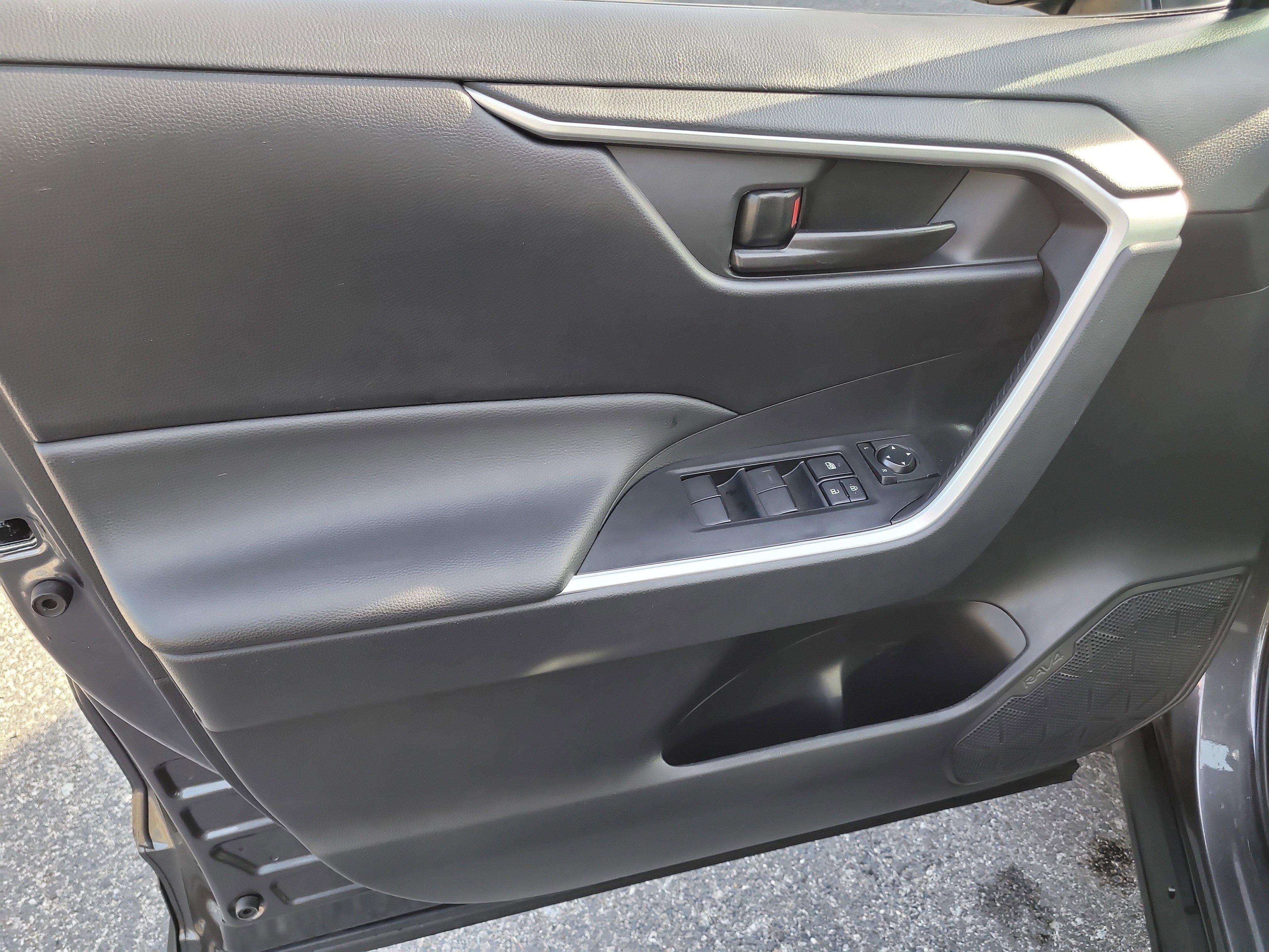 Used 2023 Toyota RAV4 LE image 16