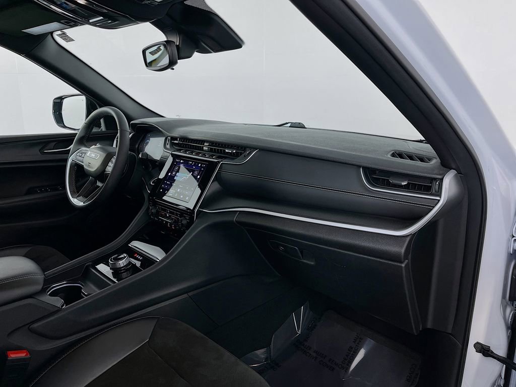 Used 2023 Jeep Grand Cherokee L Laredo image 37