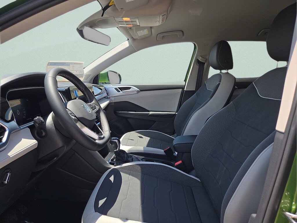 New 2026 Volkswagen Taos SE FWD image 15