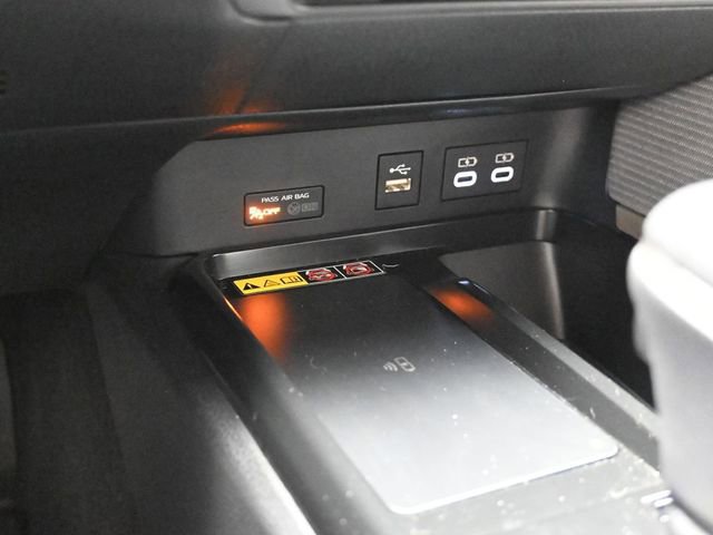 Used 2025 Toyota Camry SE w/ Convenience Package image 42