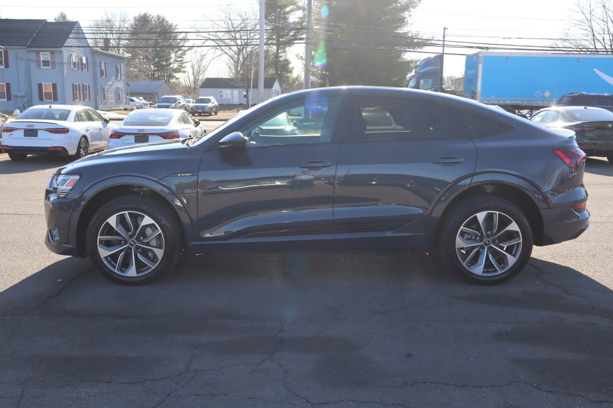 Used 2021 Audi e-tron Premium w/ Black Optic Package image 9