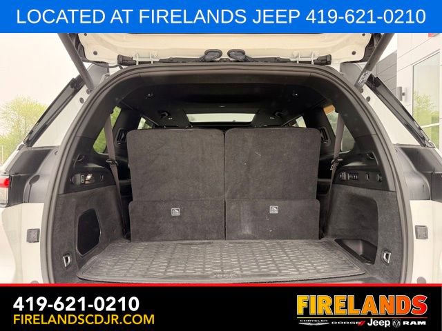 Used 2024 Jeep Grand Cherokee L Summit w/ High Altitude Package AWD/4WD image 11