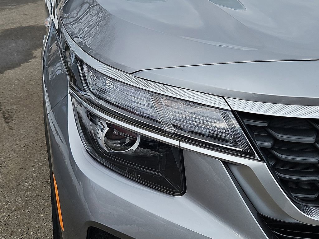 Certified 2022 Kia Seltos LX image 10