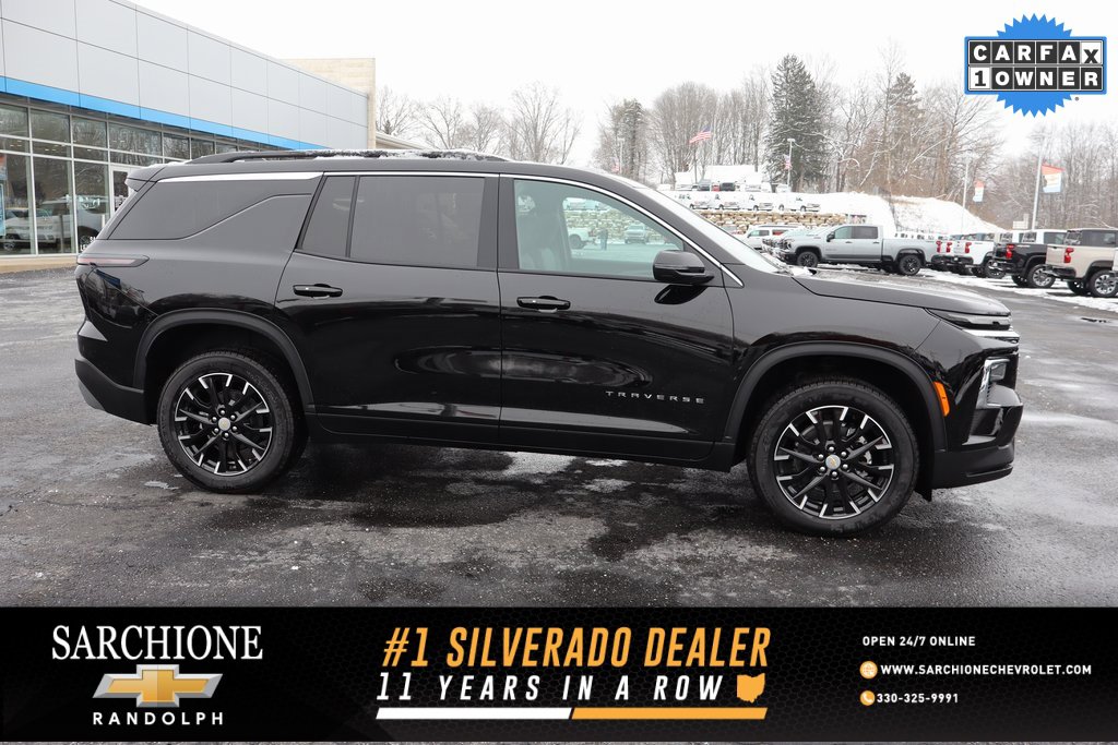 Used 2025 Chevrolet Traverse LT w/ Sun and Wheel Package image 1