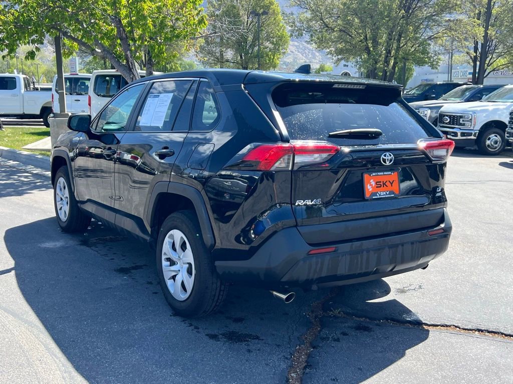 Used 2024 Toyota RAV4 LE AWD/4WD image 32