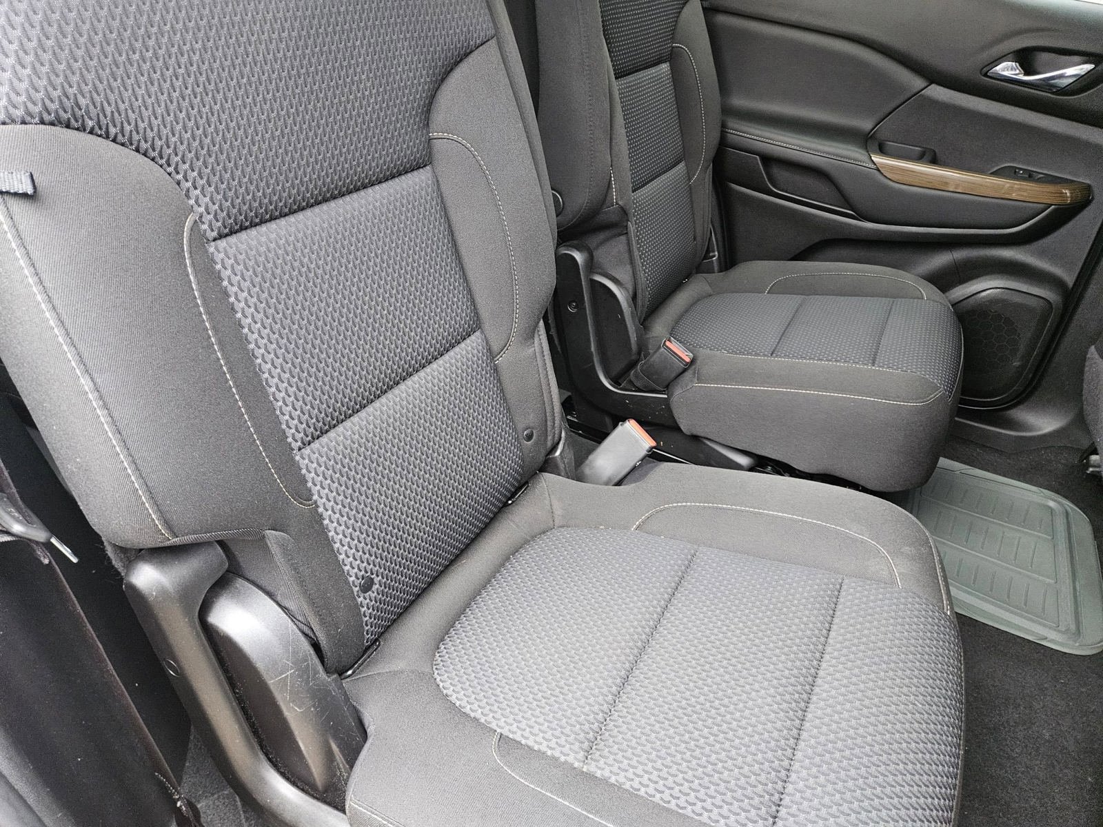 Used 2021 GMC Acadia SLE w/ Driver Convenience Package FWD image 29