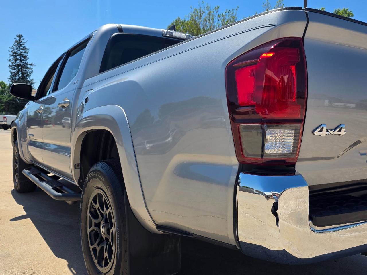 Used 2019 Toyota Tacoma SR5 AWD/4WD image 15