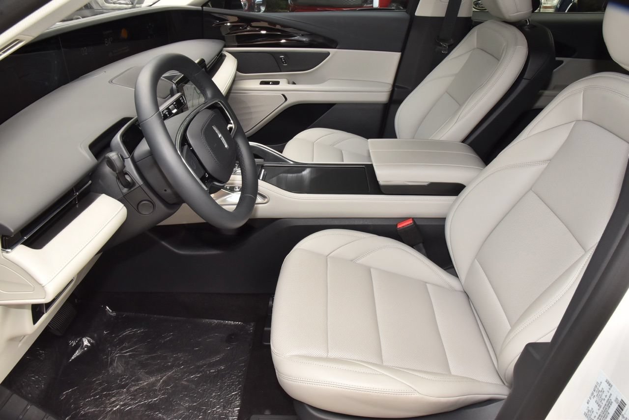New 2026 Lincoln Nautilus Premier AWD/4WD image 13