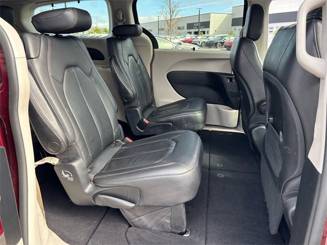Used 2020 Chrysler Pacifica Touring-L image 20
