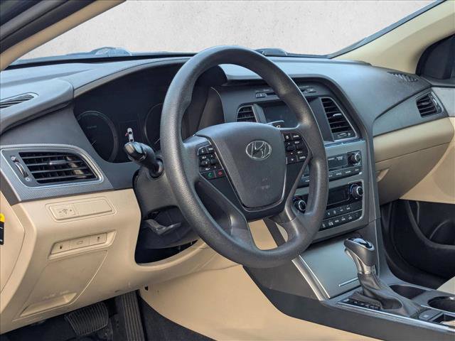 Used 2017 Hyundai Sonata SE FWD image 2