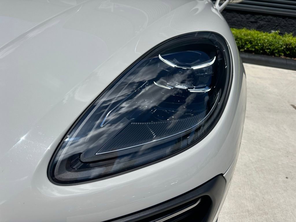 Certified 2023 Porsche Macan AWD/4WD image 13