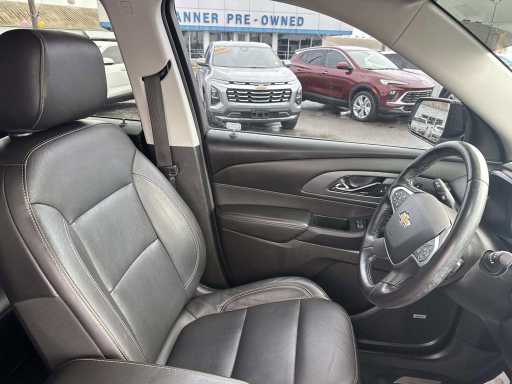 Used 2021 Chevrolet Traverse Premier w/ Redline Edition FWD image 12
