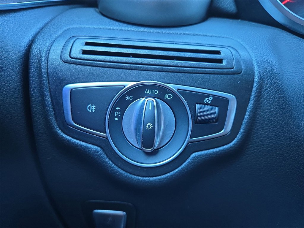 Used 2021 Mercedes-Benz GLC 300 image 28