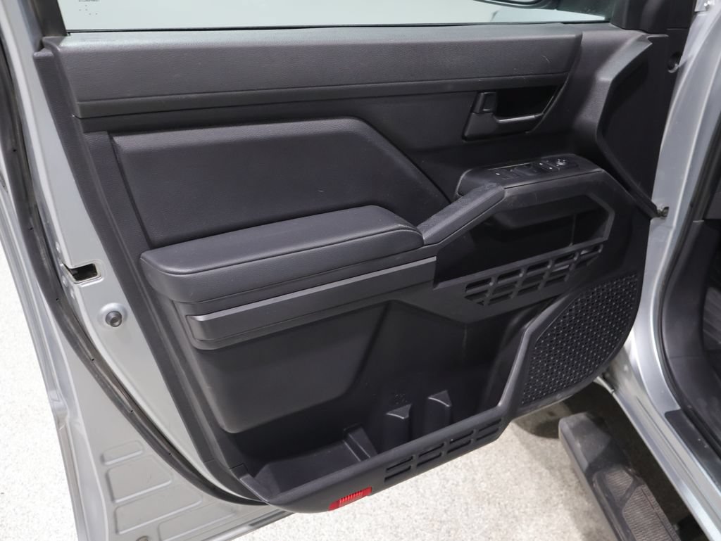 Used 2025 Toyota Tacoma SR w/ SR Upgrade Package AWD/4WD image 12