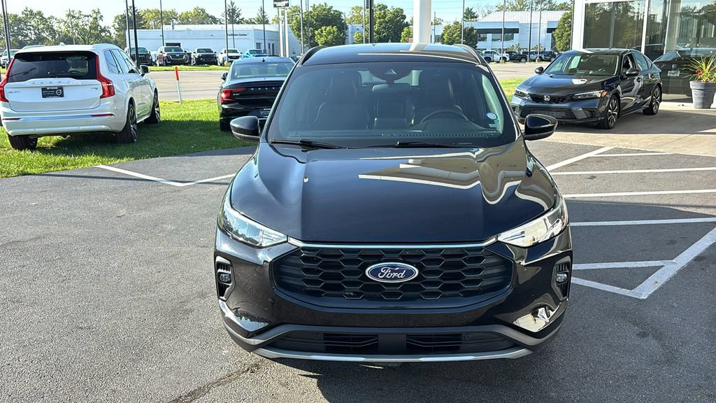 Used 2025 Ford Escape ST-Line Select AWD/4WD image 4