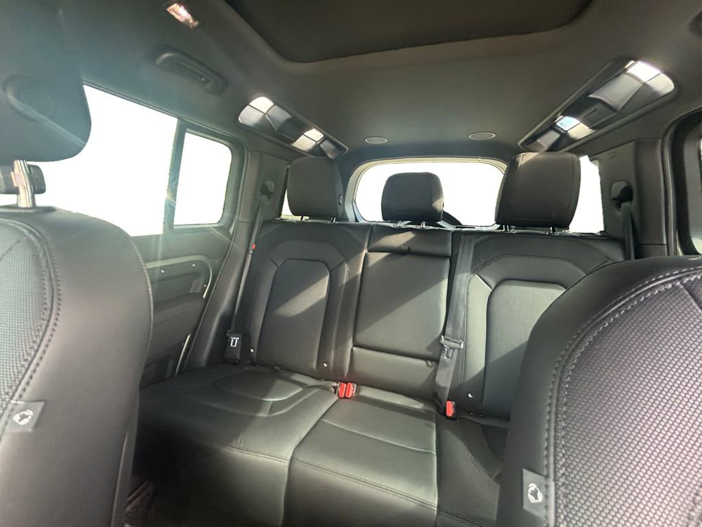 Used 2023 Land Rover Defender 110 X image 27