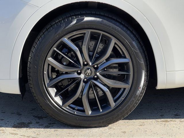 Used 2024 Maserati Levante GT Ultima image 10