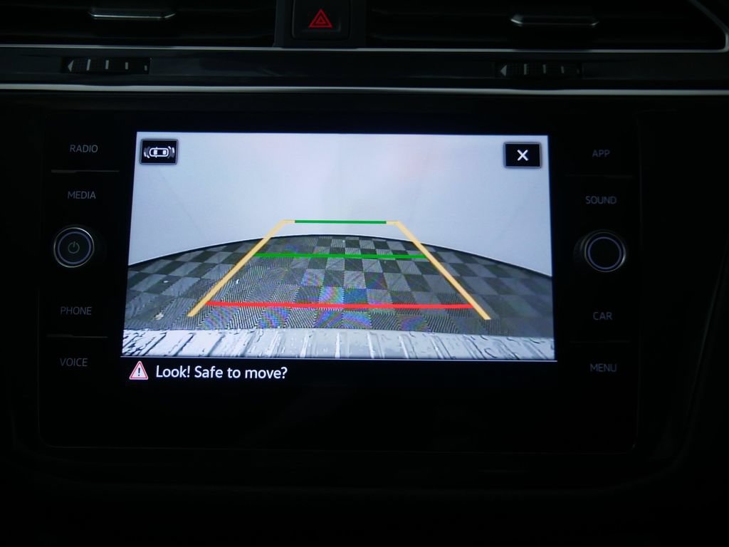 Used 2023 Volkswagen Tiguan SE w/ Panoramic Sunroof Package AWD/4WD image 34