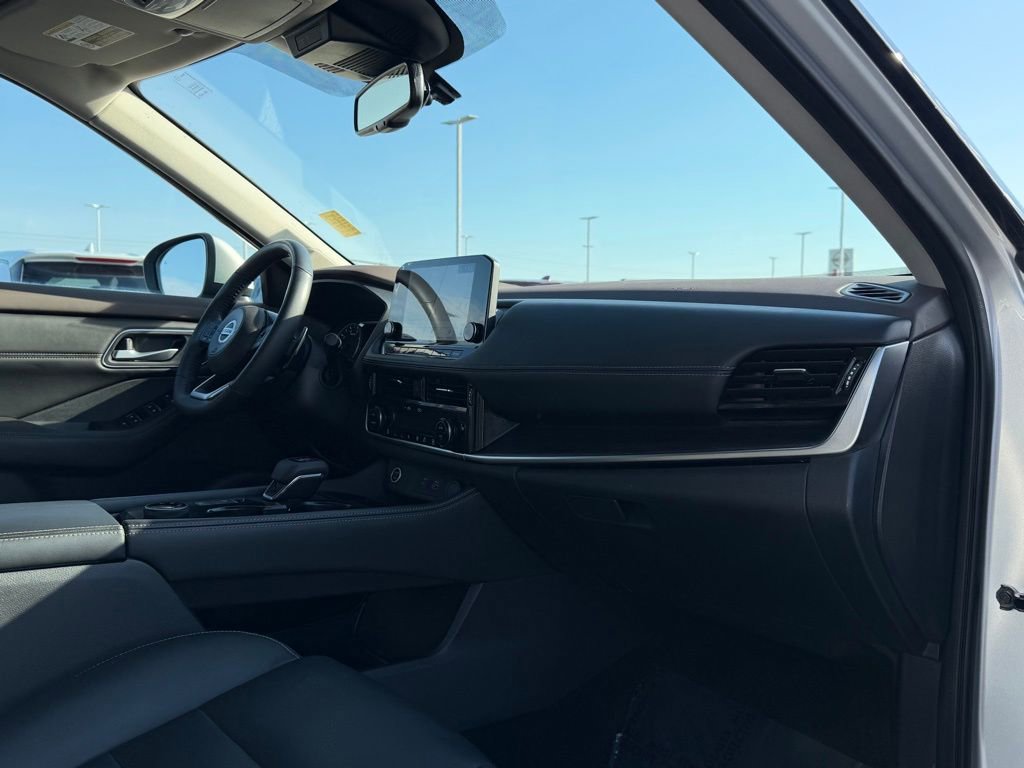 Used 2021 Nissan Rogue SL w/ Premium Package image 24