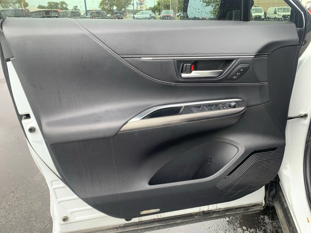 Used 2024 Toyota Venza Nightshade AWD/4WD image 32