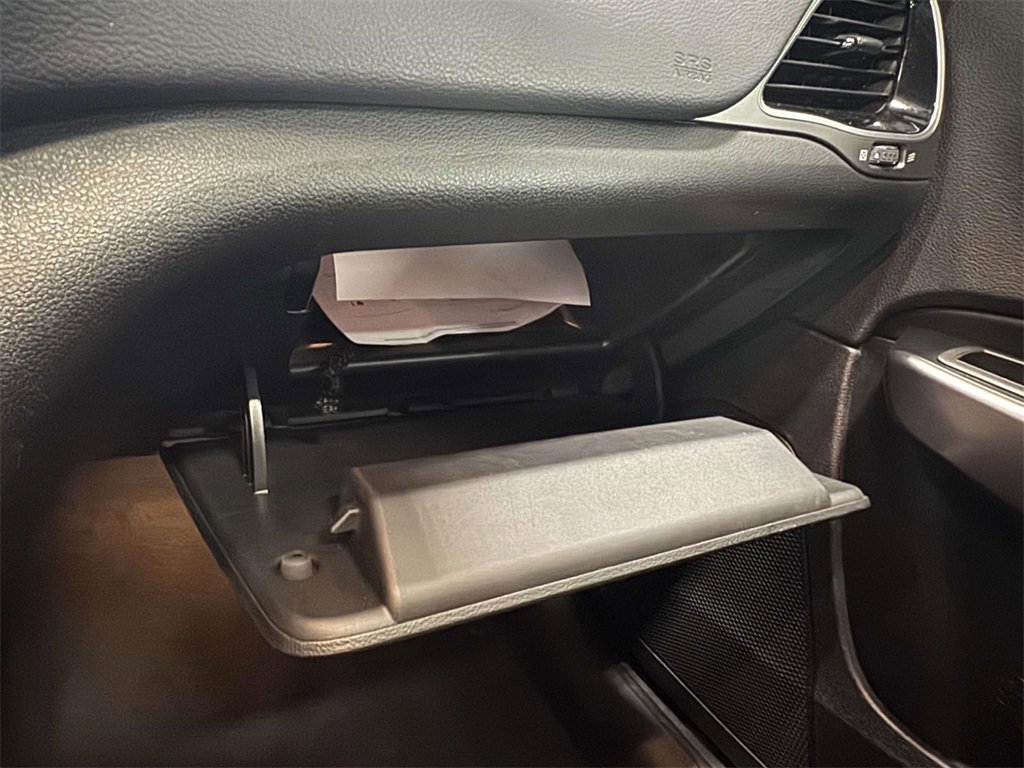 Used 2022 Jeep Cherokee Limited image 27