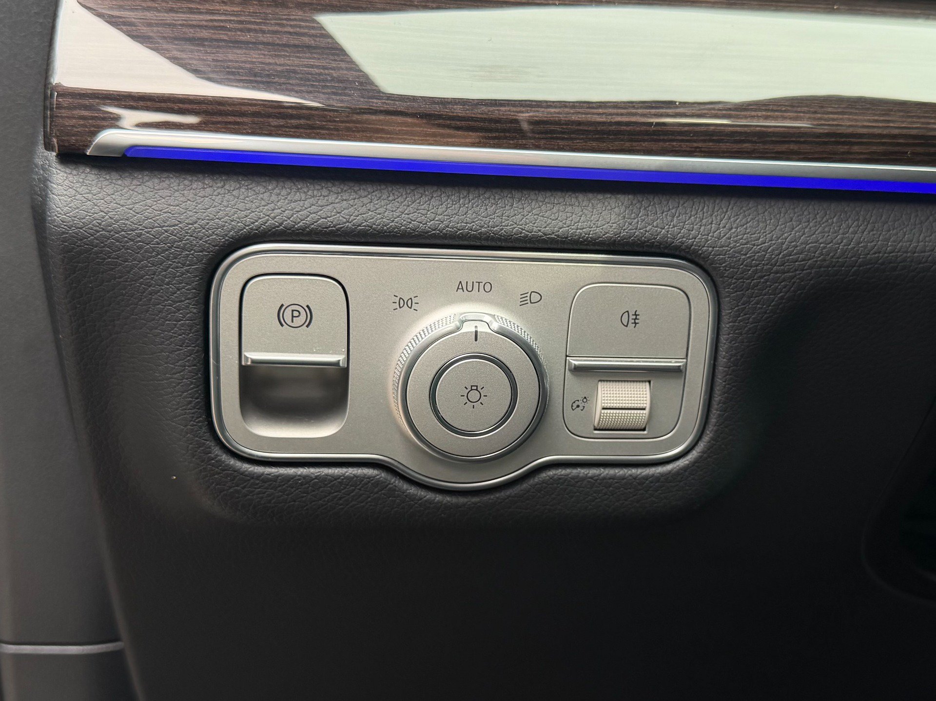 Used 2025 Mercedes-Benz GLE 350 4MATIC image 13