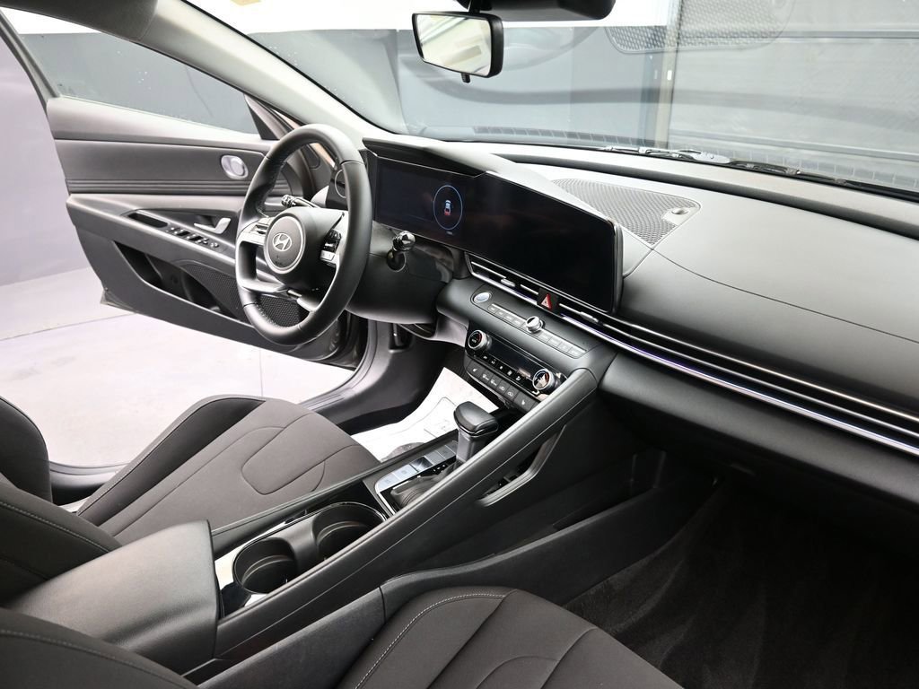 Certified 2024 Hyundai Elantra SEL w/ Convenience Package image 12