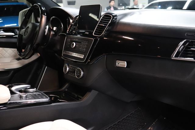Used 2018 Mercedes-Benz GLS 550 4MATIC image 23