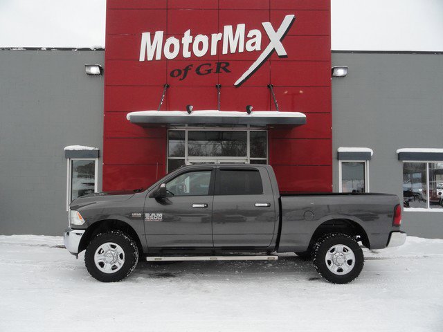 Used 2018 RAM 3500 SLT w/ Snow Chief Group image 2