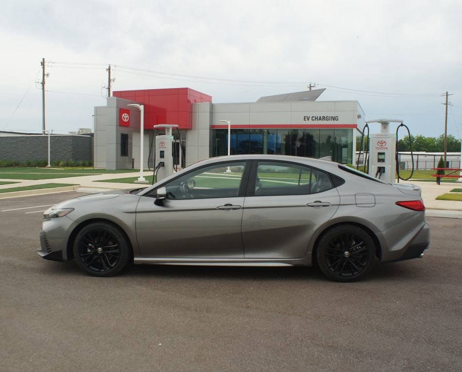 Used 2025 Toyota Camry SE FWD image 12