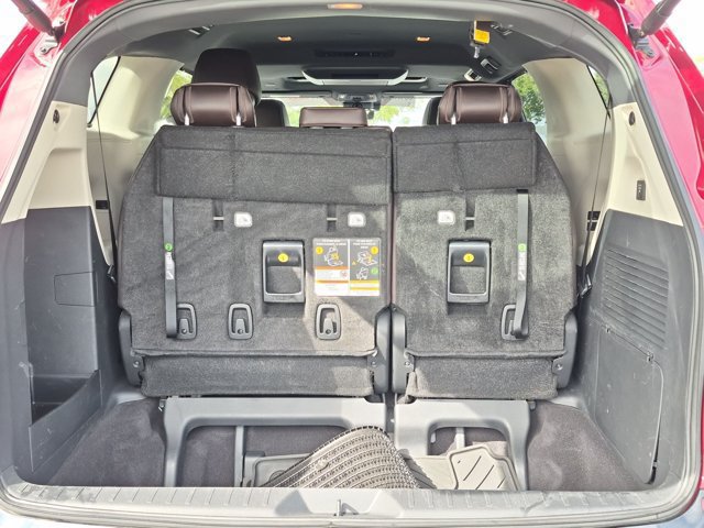 Certified 2023 Toyota Sienna Platinum FWD image 18