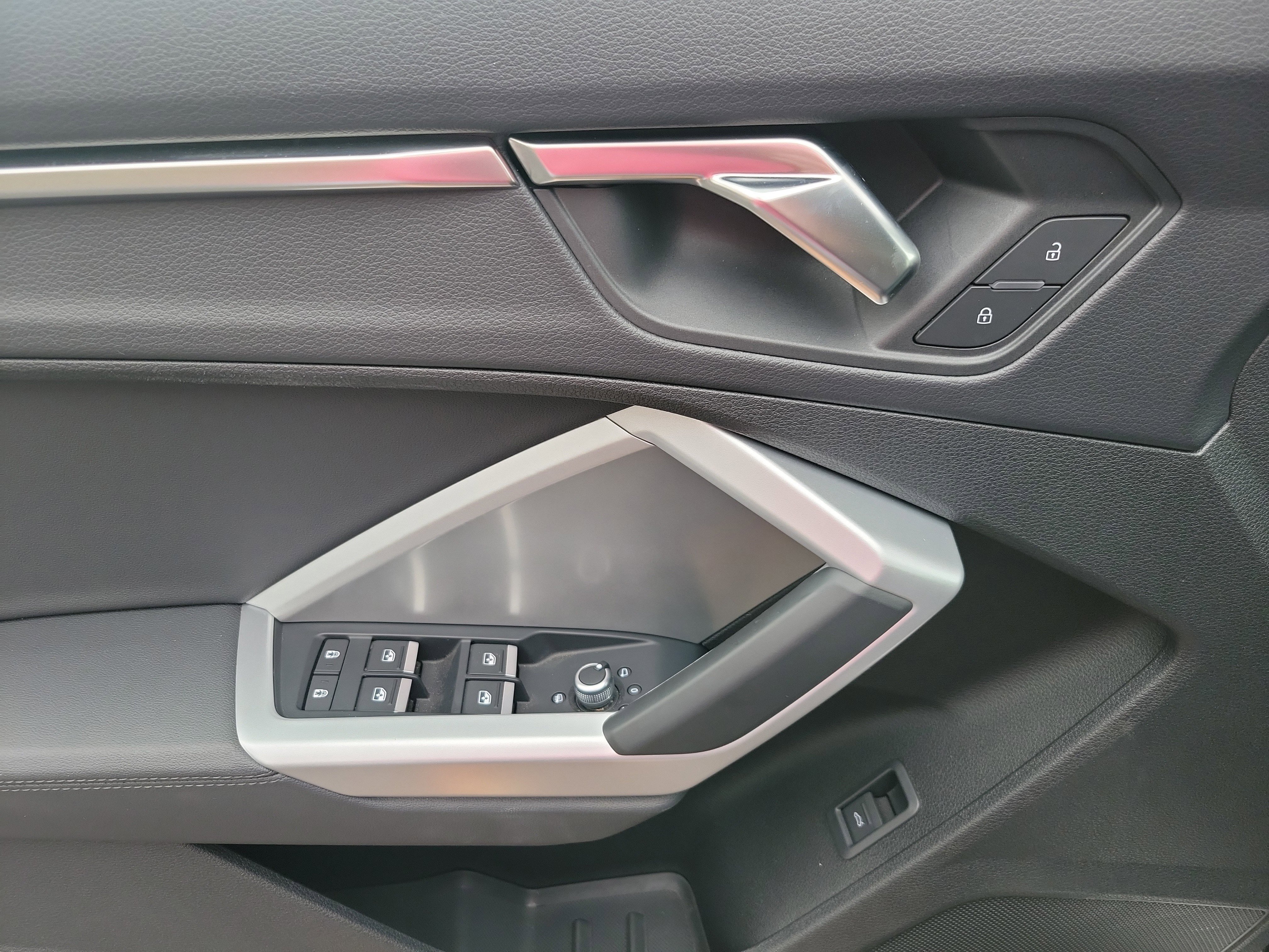 Used 2025 Audi Q3 2.0T Premium image 7