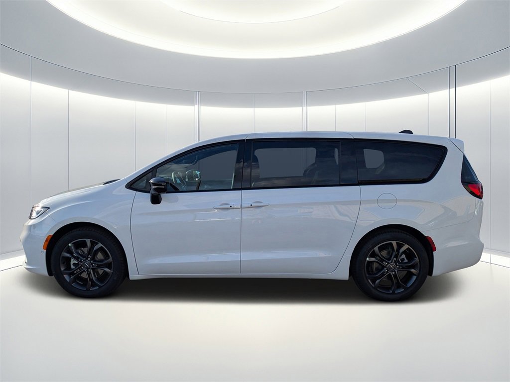 New 2026 Chrysler Pacifica Select image 6