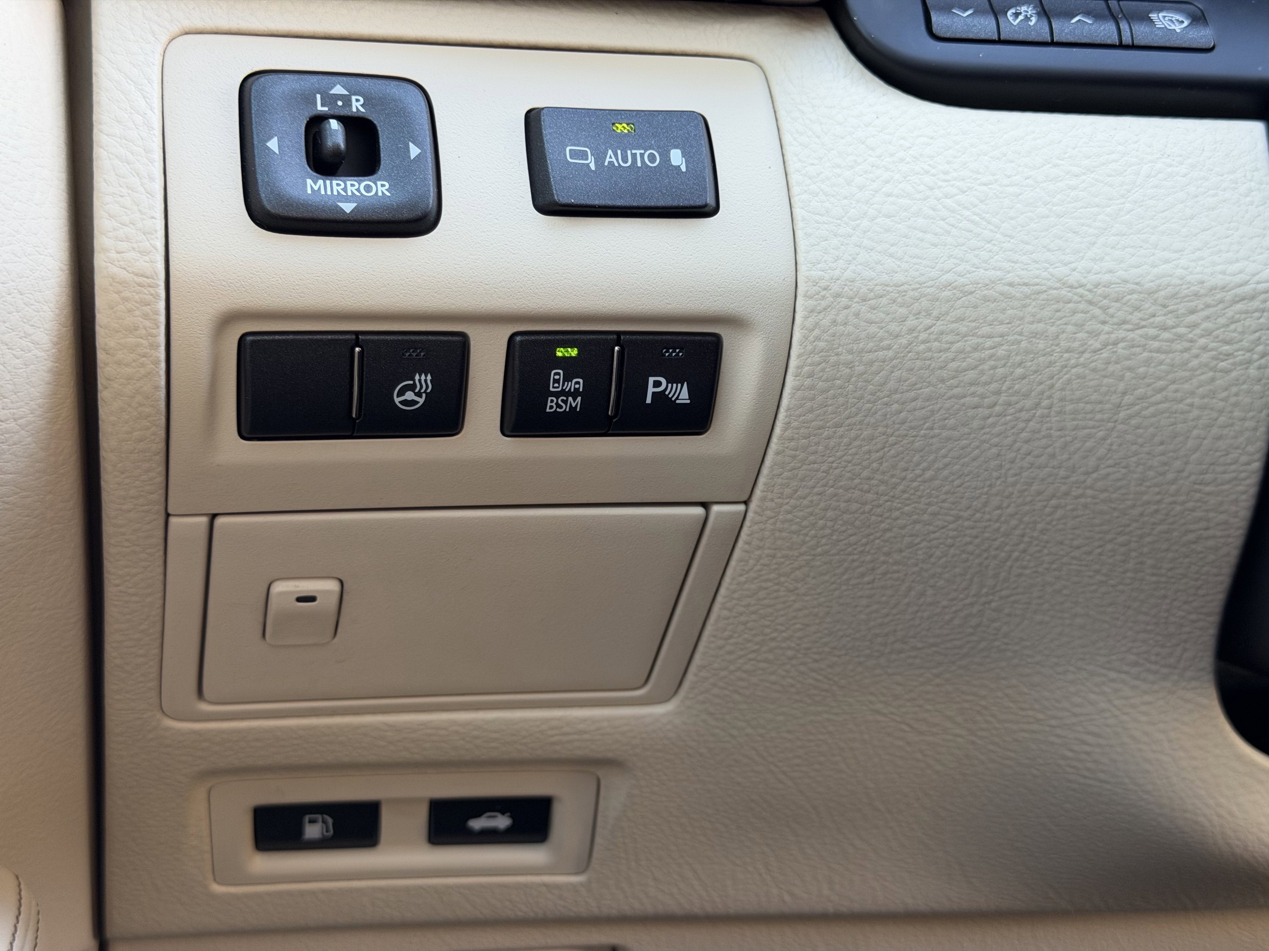 Used 2016 Lexus LS 460 AWD w/ Comfort Package image 25